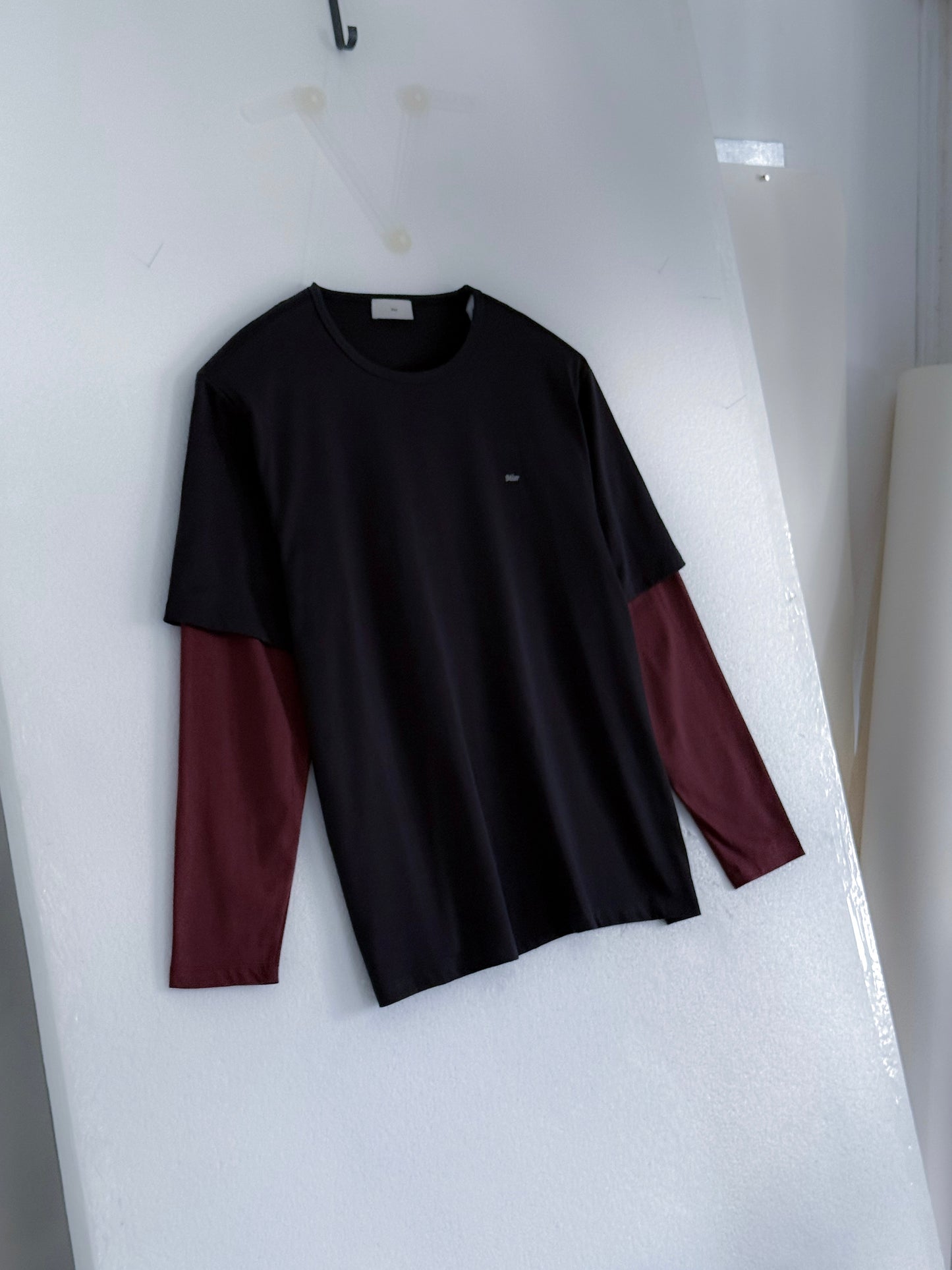 Brad Double-sleeve Tee in Deep Blue/Red