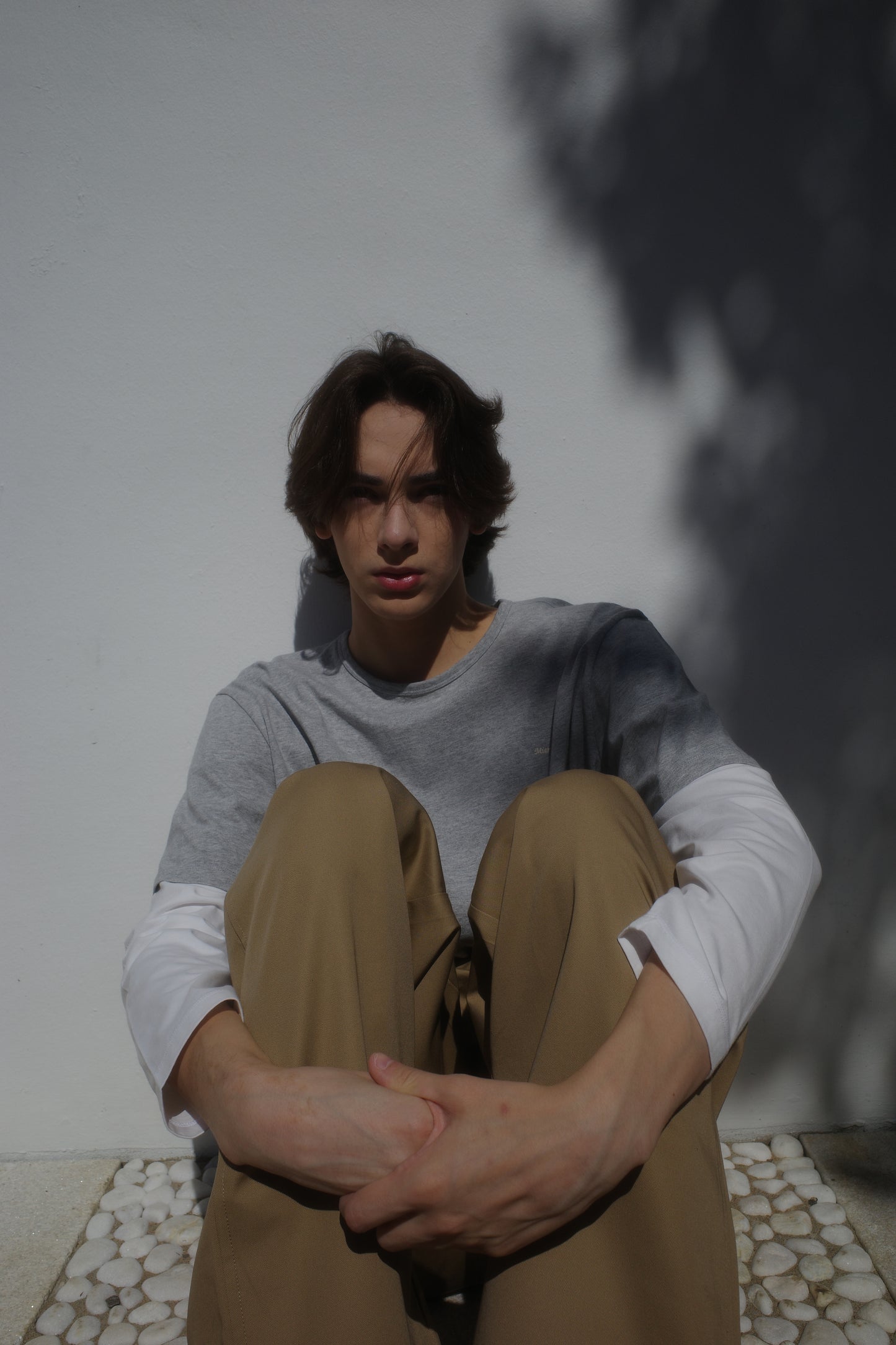 Brad Double-sleeve Tee in Grey/White